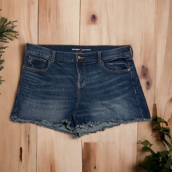NWOT Old Navy Boyfriend Cutoff Shorts Size 16 - Picture 1 of 3